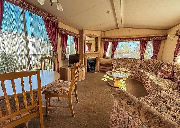 6 Berth Caravan In Hunstanton, Ideal For Seaside Holidays Ref 13004L